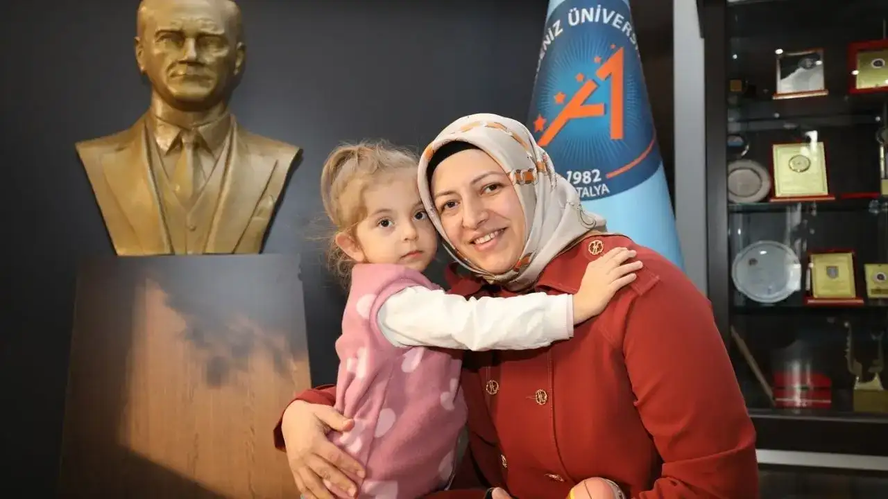 Antalya’da Tıp Tarihine Geçen Mucize Bebek Doktoruyla Buluştu 4